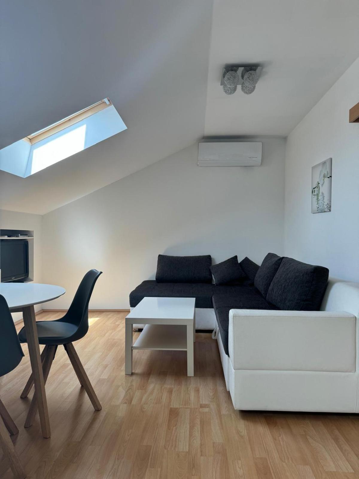 Haus Ella Lägenhet Novi Vinodolski Exteriör bild
