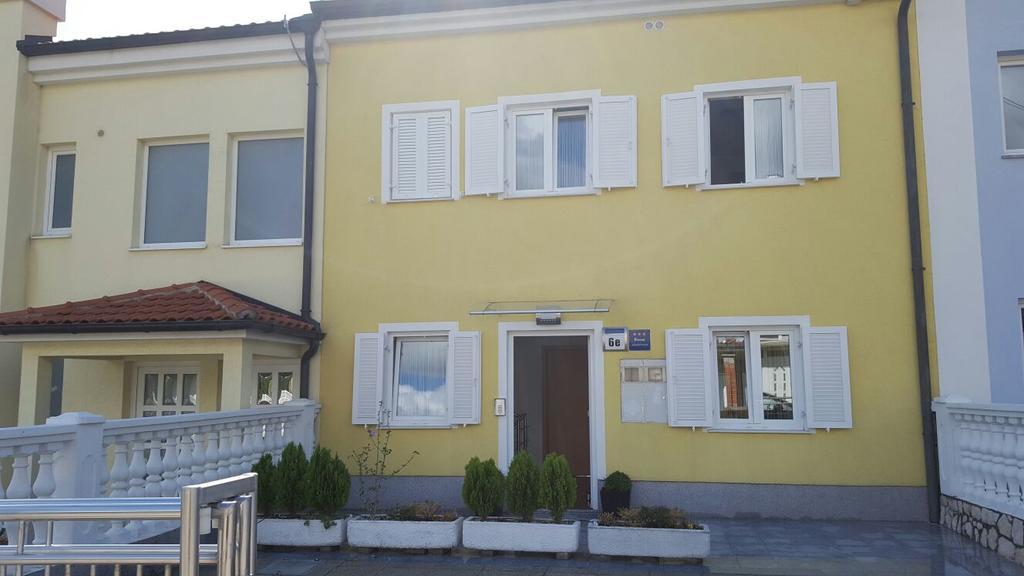Haus Ella Lägenhet Novi Vinodolski Exteriör bild